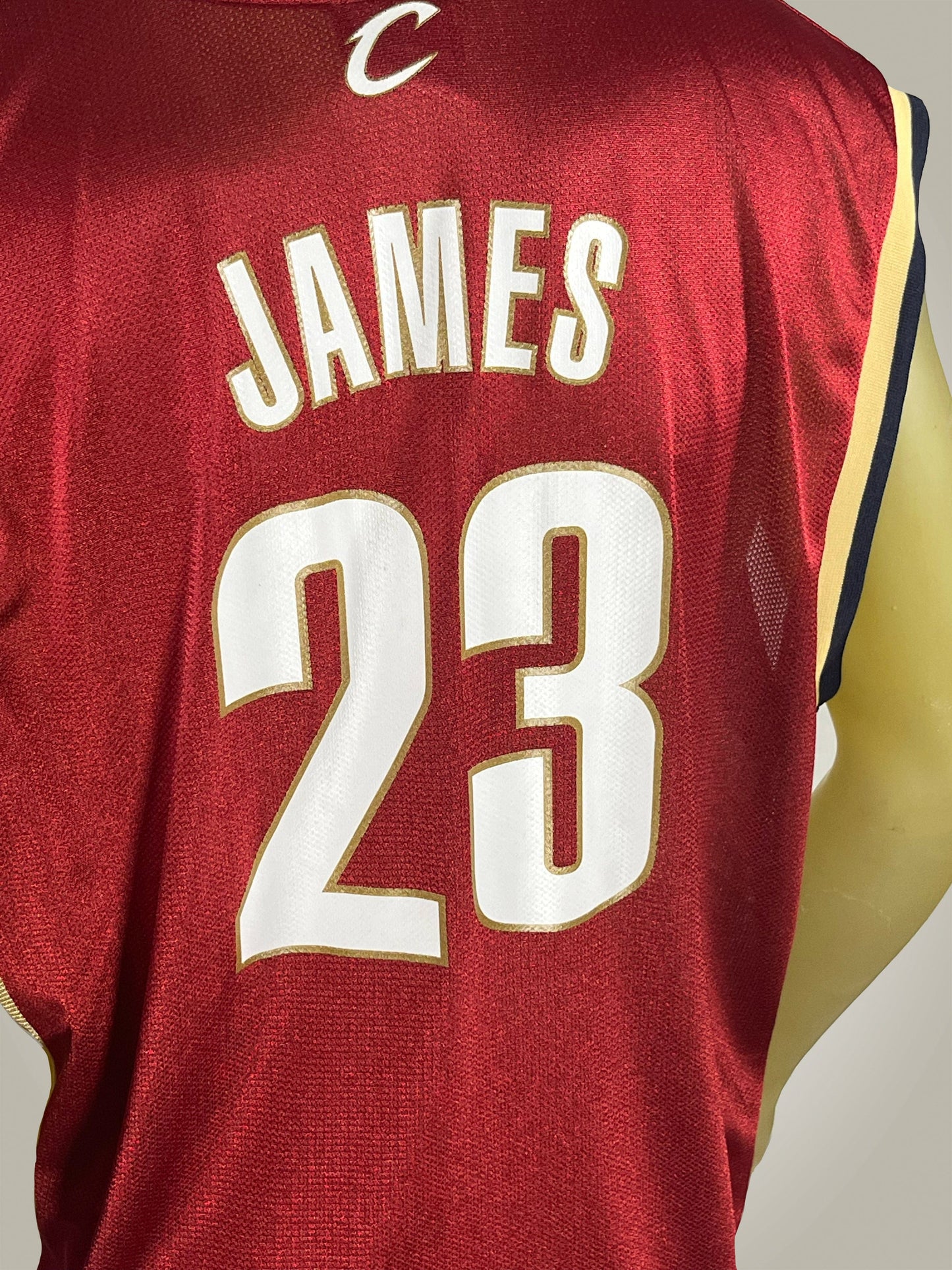 Gameday Grails Jersey X-Large Vintage Cleveland Cavaliers LeBron James Jersey