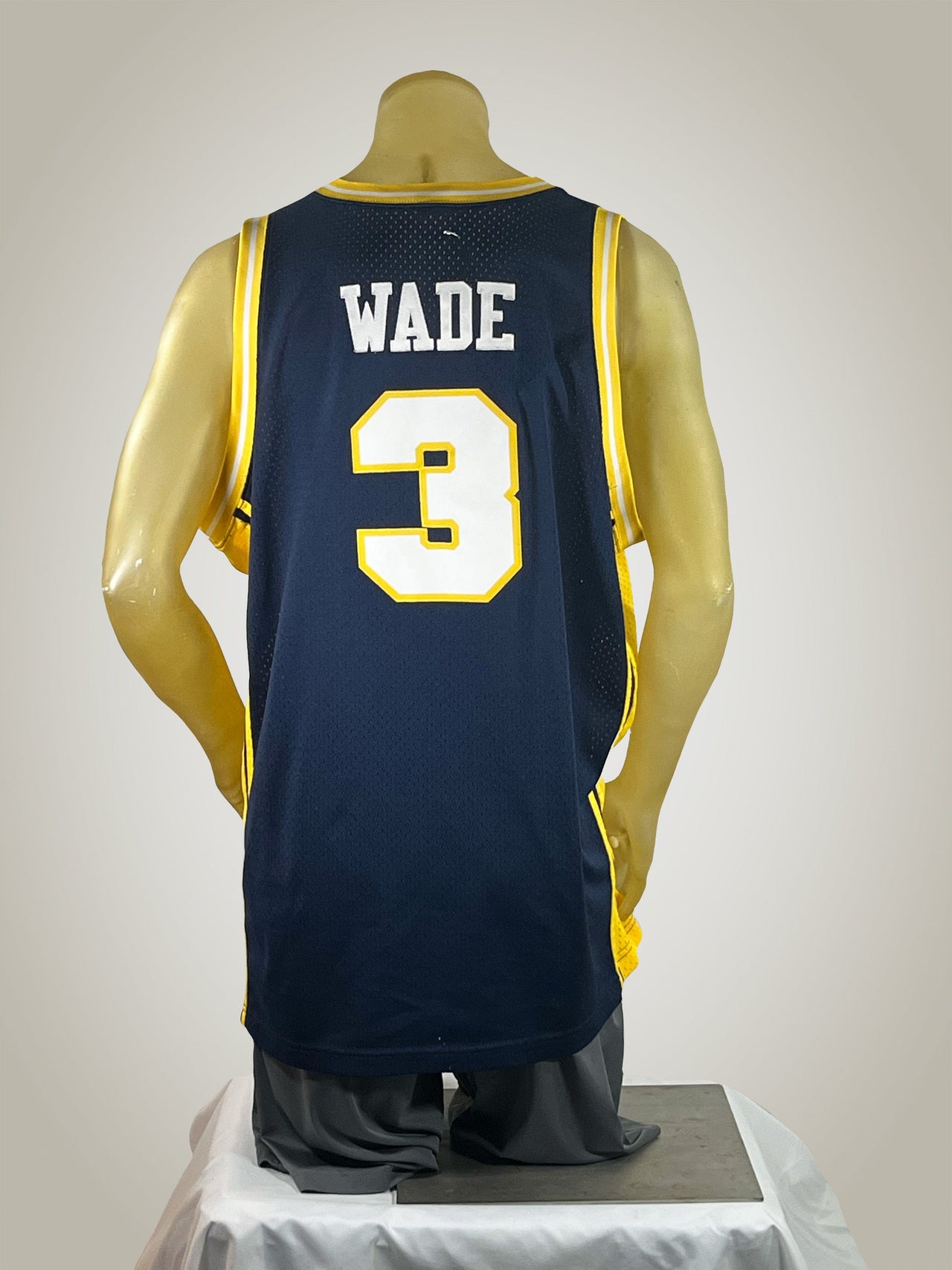 Gameday Grails Jersey X-Large Vintage Marquette Dwyane Wade Jersey