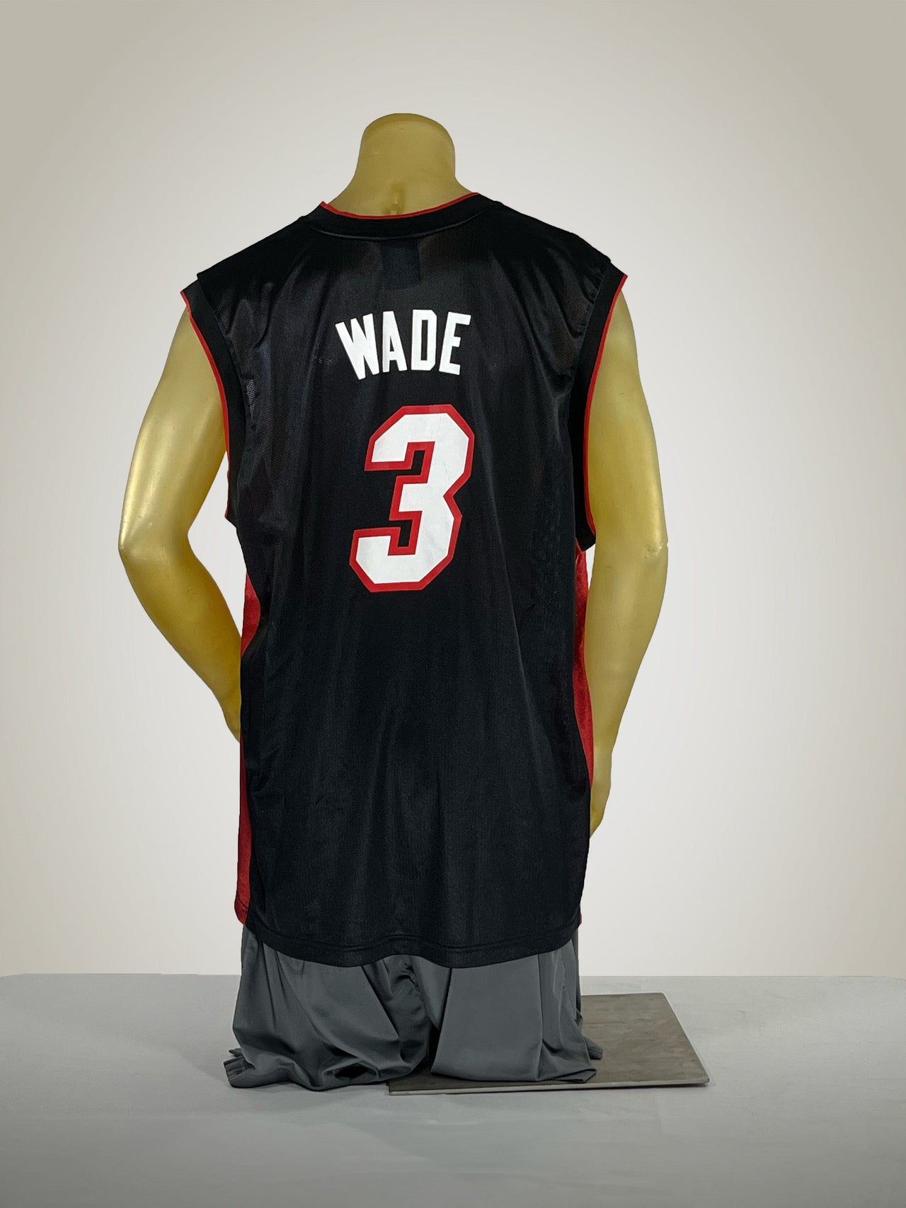 Gameday Grails Jersey X-Large Vintage Miami Heat Dwayne Wade Jersey
