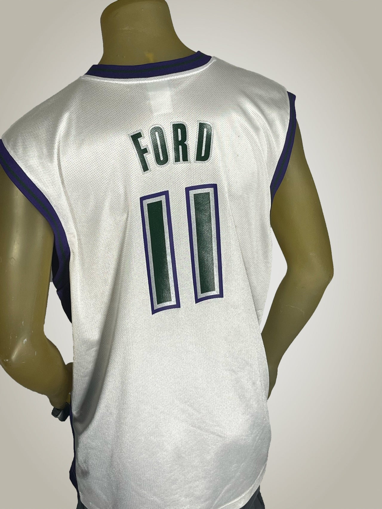 Gameday Grails Jersey X-Large Vintage Milwaukee Bucks TJ Ford Jersey