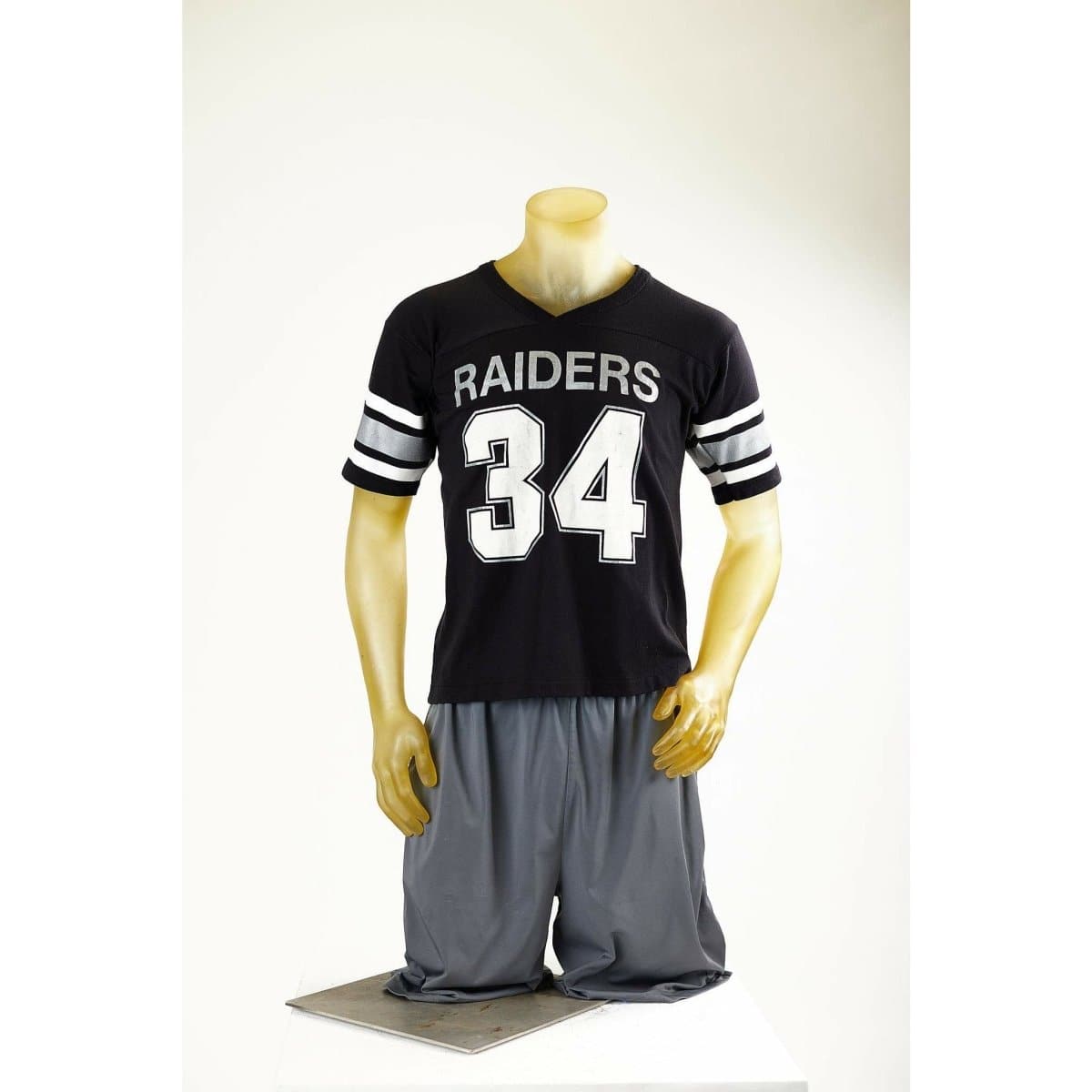 Gameday Grails T-Shirt Small Vintage Oakland Raiders Bo Jackson T-Shirt